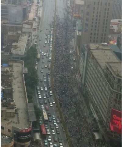 大连十万民上街 抗议巨毒化工厂【组图】