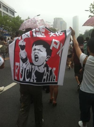 大连十万民上街 抗议巨毒化工厂【组图】