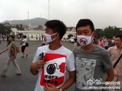 大连十万民上街 抗议巨毒化工厂【组图】