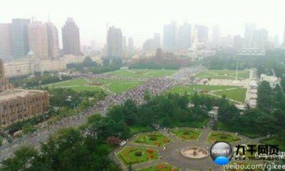 大连十万民上街 抗议巨毒化工厂【组图】