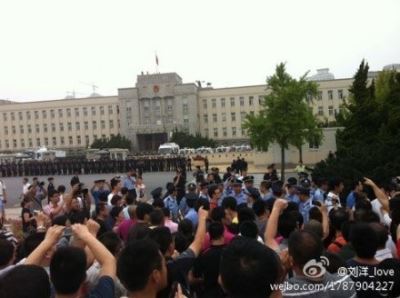 大连十万民上街 抗议巨毒化工厂【组图】