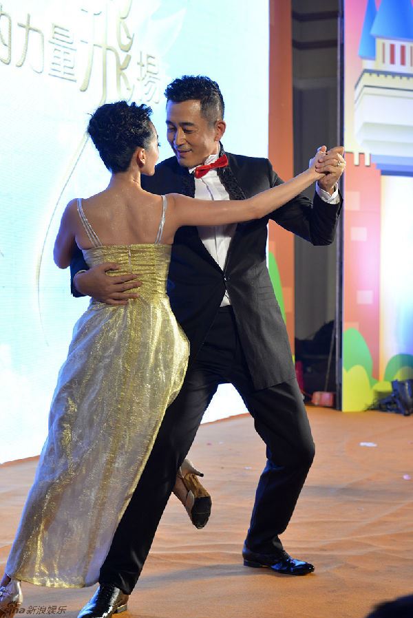 48岁王志飞与张定涵婚礼现场实拍(图)