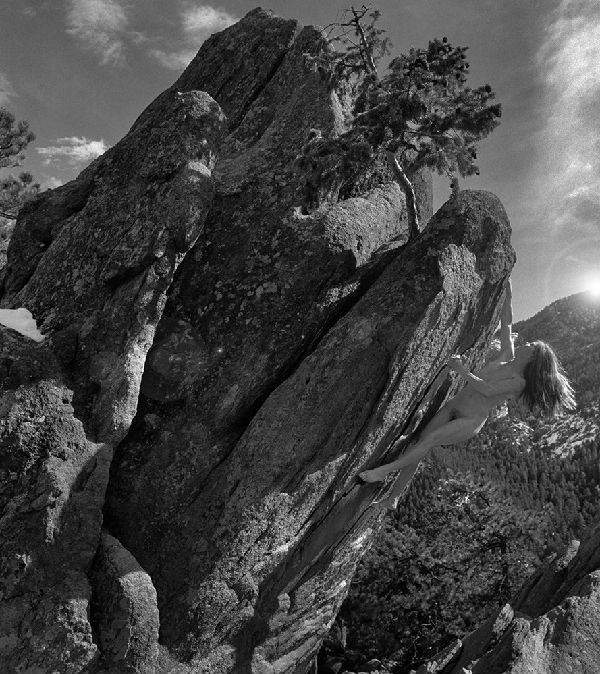 美国加州女性裸体攀岩（组图）