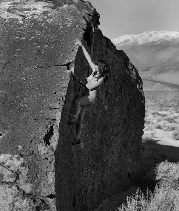 美国加州女性裸体攀岩（组图）