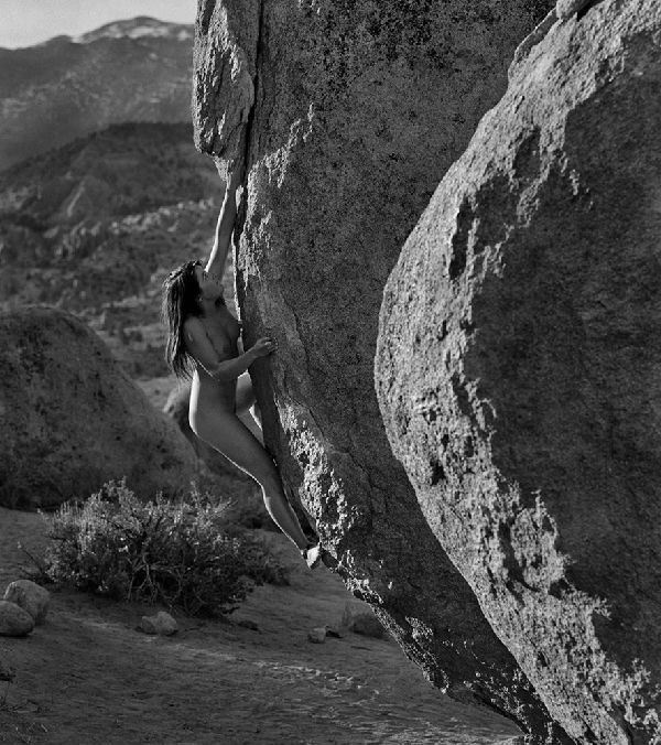 美国加州女性裸体攀岩（组图）