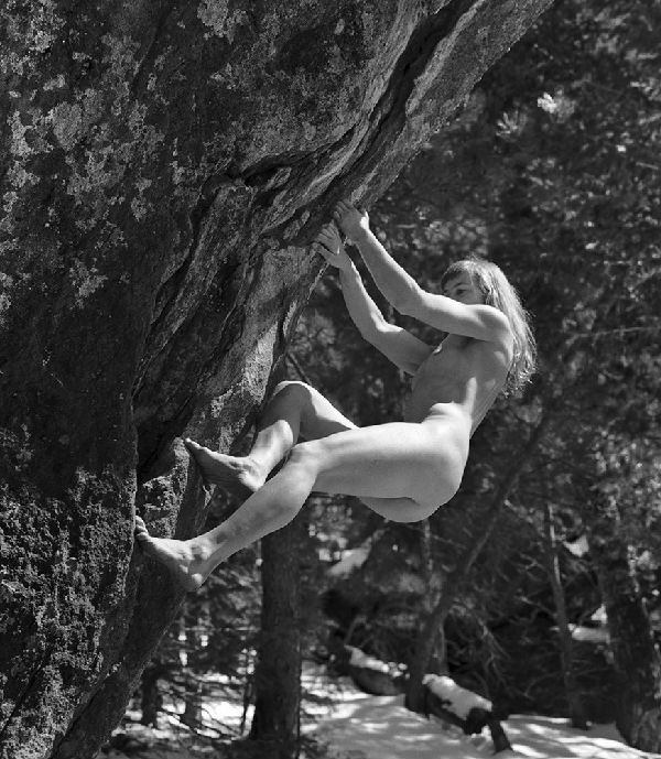 美国加州女性裸体攀岩（组图）