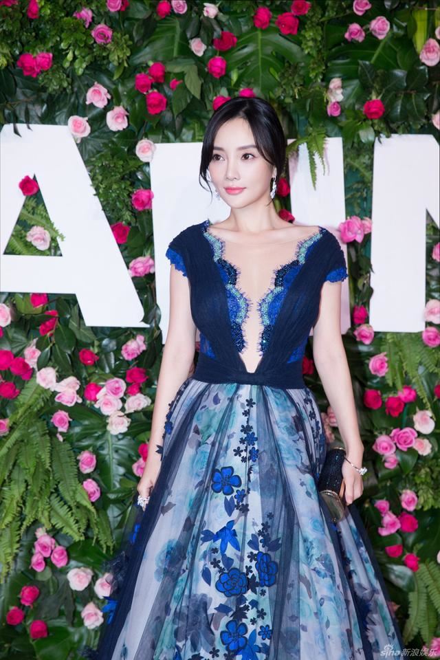 胸又不见了？扒扒辣妈李小璐匪夷所思的“胸”路历程