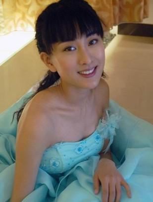 32岁马苏大尺度爆乳走光的惊艳瞬间（图）