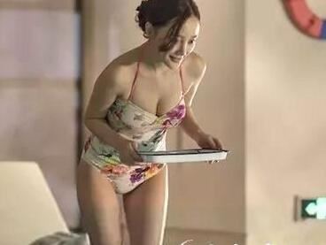 胸又不见了？扒扒辣妈李小璐匪夷所思的“胸”路历程