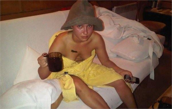 好莱坞“艳照门”再升级 艾薇儿、劳伦斯大量照片外泄