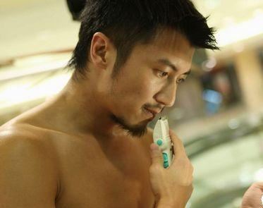 娱乐圈裸聊惨遭曝光的十大明星（图）