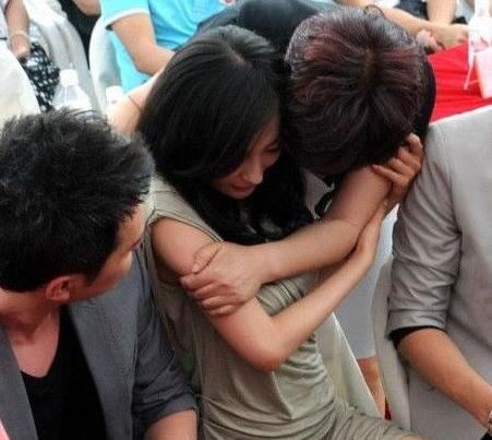 杨幂遭色狼非礼当场吓哭事件曝光(图)