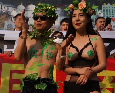 干露露与邓建国从没上过床谁信？（图）