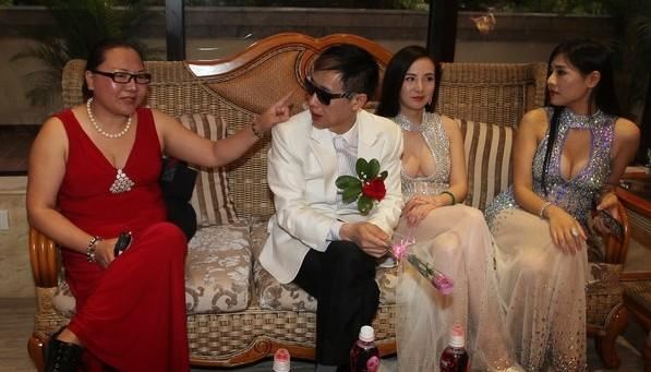 干露露与邓建国从没上过床谁信？（图）