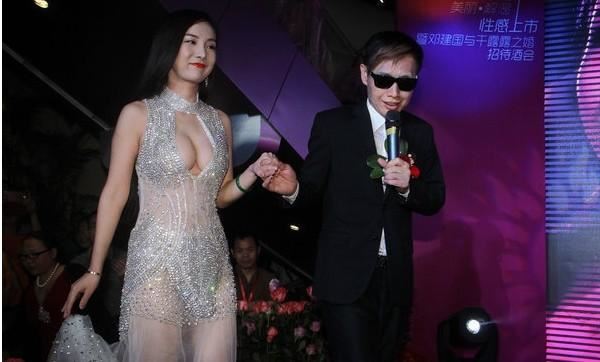 干露露与邓建国从没上过床谁信？（图）