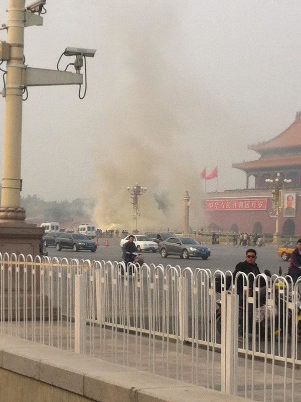 北京天安门城楼前汽车爆炸现场（组图）