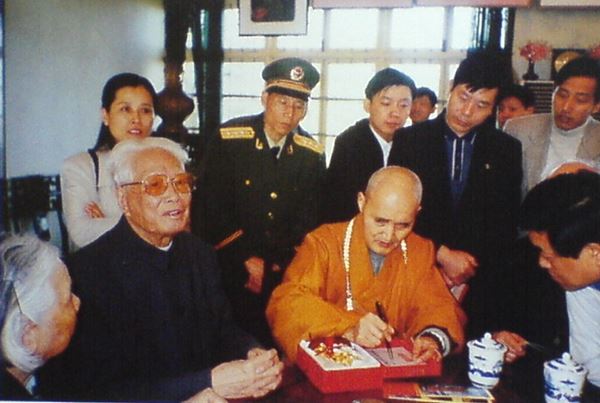 揭秘中共仍健在元老近况