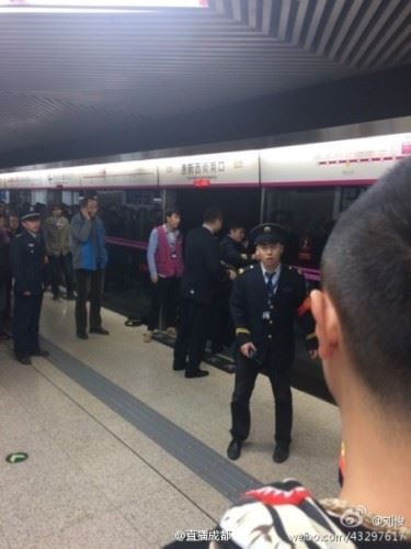 北京地铁一女子被安全门挤压致死