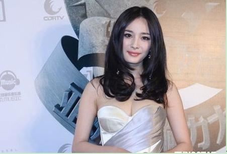 杨幂胸围进化史：胸部是怎样长大的?（图）