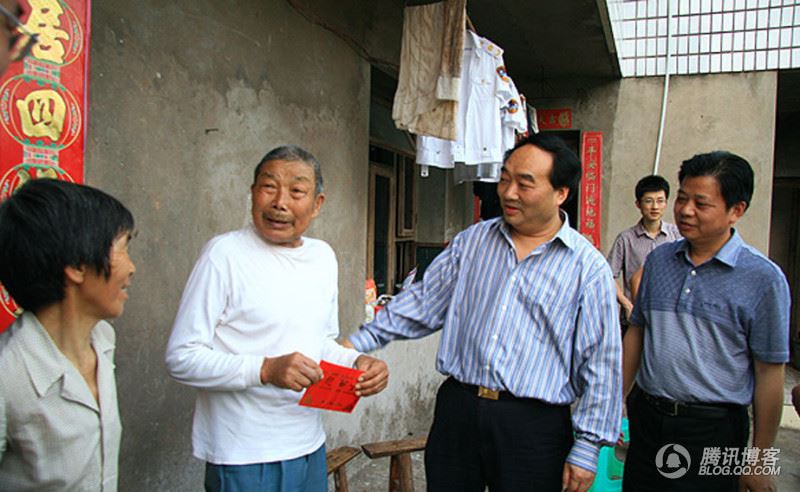 张俊以：雷政富罕见照【图】