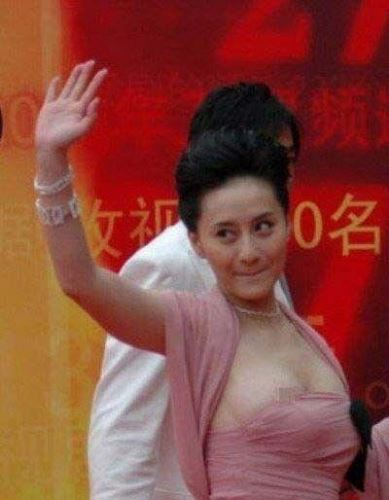 内衣掉落走光露乳的十大女星（图）