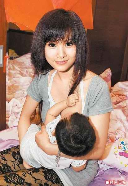 杨幂领衔给宝宝喂母乳的十大女星（图）