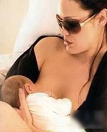 杨幂领衔给宝宝喂母乳的十大女星（图）