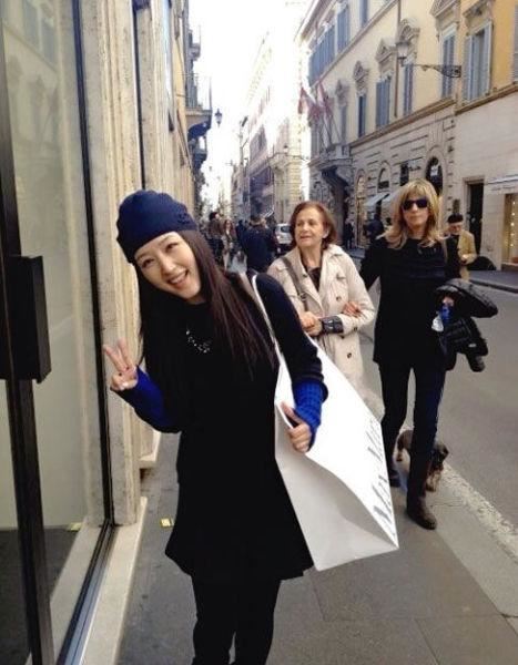 杨钰莹19年前红楼绝版艳照曝光（图）