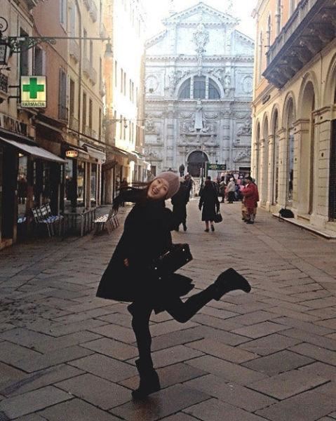 杨钰莹19年前红楼绝版艳照曝光（图）