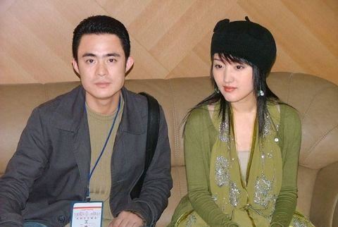 杨钰莹19年前红楼绝版艳照曝光（图）