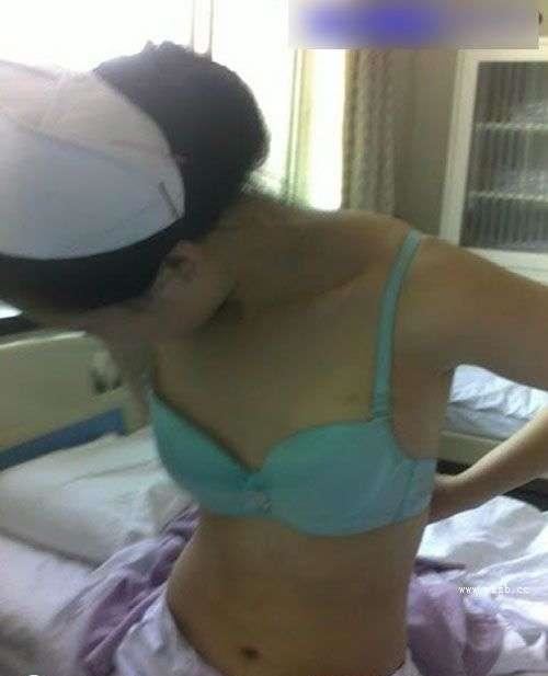 卫校女生教室内扒光上衣自拍为哪般[组图]