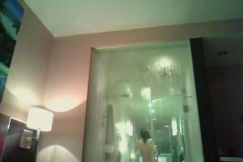 洗澡遭偷拍春光乍泄的十大女星（图）