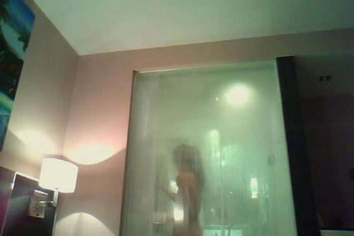 洗澡遭偷拍春光乍泄的十大女星（图）