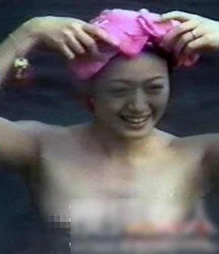 洗澡遭偷拍春光乍泄的十大女星（图）