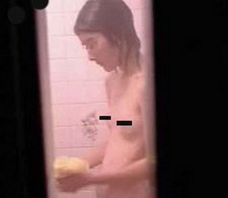 洗澡遭偷拍春光乍泄的十大女星(图)