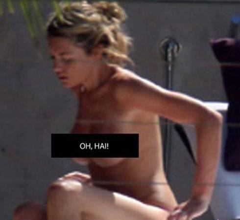 洗澡遭偷拍春光乍泄的十大女星（图）