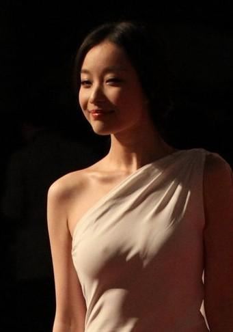 胸部凸点玩性感诱惑的十大女星(图)