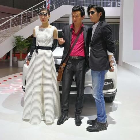 山寨版王菲谢霆锋车展捞金,那些坑了正版的山寨明星