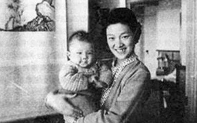 陈凯歌前妻洪晃旧照曝光 清纯不输周迅！