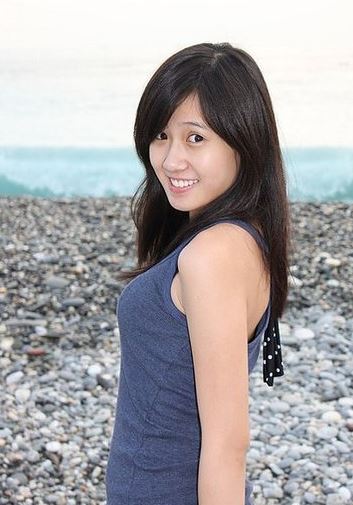 吐槽胸太大苦恼不堪的十大女星（图）