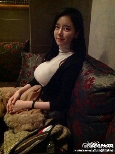 反腐奇女赵红霞撂倒重庆官手段:群发短信后言语照片挑逗(图)