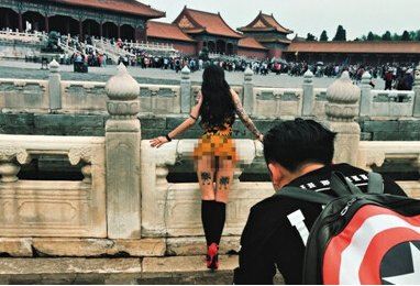 从优衣库到陆家嘴：不雅视频屡掀波澜