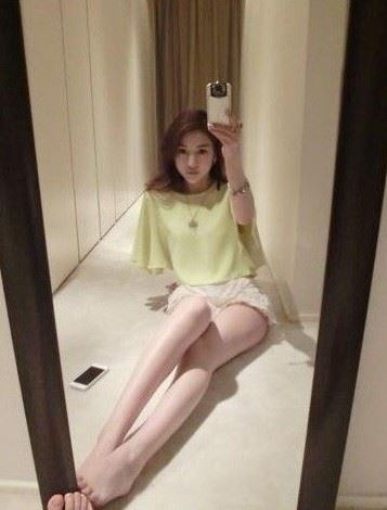 干露露PK郭美美比基尼写真豪放露乳（图）