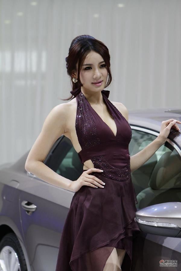 真空上阵春光乍泄的十大美女车模(图)