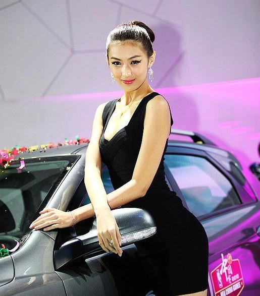 真空上阵春光乍泄的十大美女车模(图)