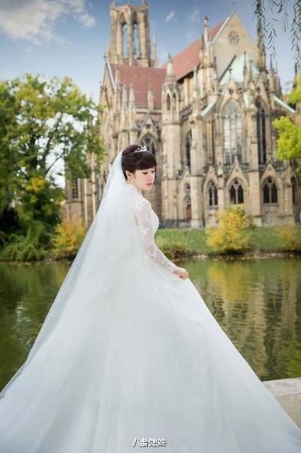 福原爱江宏杰婚纱照来啦！爱酱抹胸大秀事业线两人情史揭秘