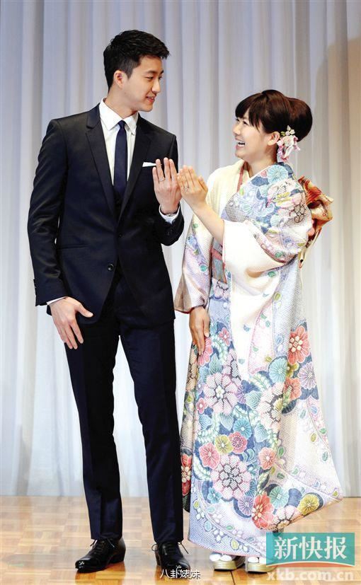 福原爱江宏杰婚纱照来啦！爱酱抹胸大秀事业线两人情史揭秘