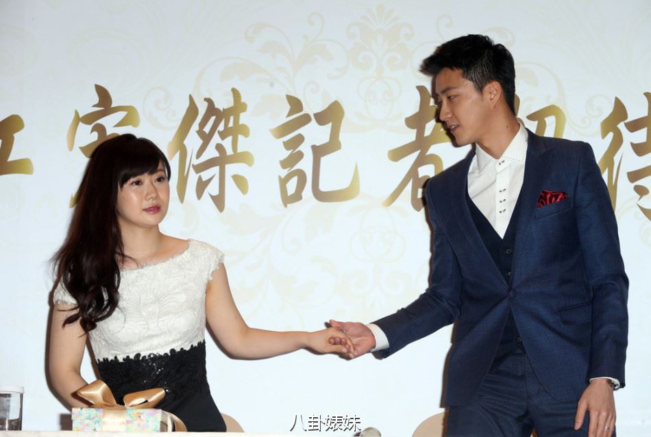 福原爱江宏杰婚纱照来啦！爱酱抹胸大秀事业线两人情史揭秘