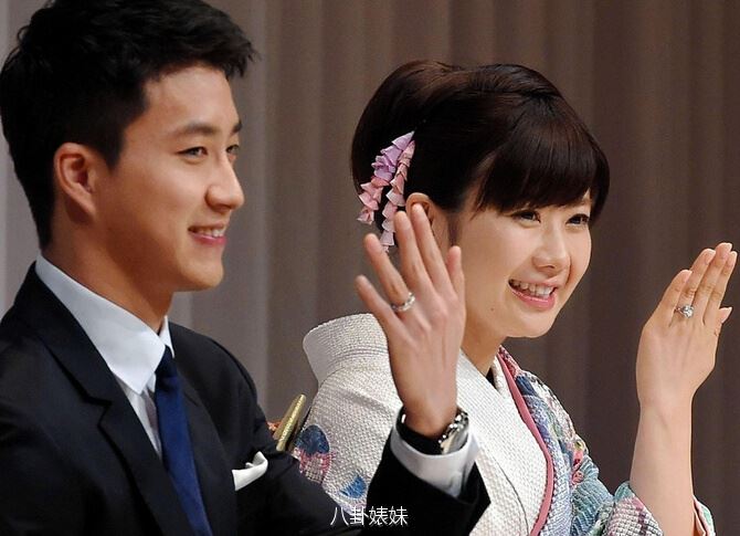 福原爱江宏杰婚纱照来啦！爱酱抹胸大秀事业线两人情史揭秘