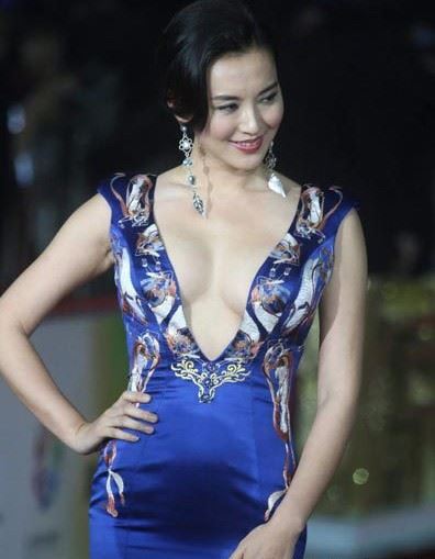 真空上阵狂秀八字奶的十大女星（图）